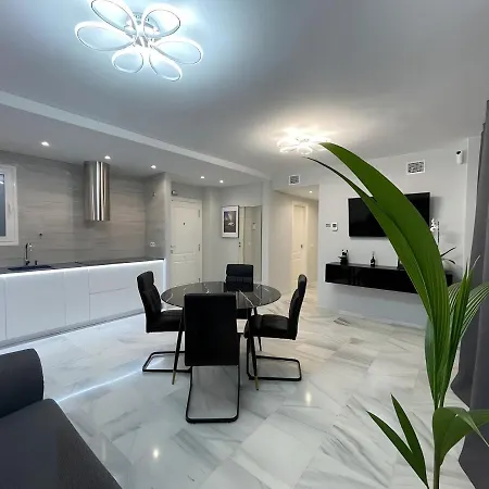 Luxury First Line Apartmán *